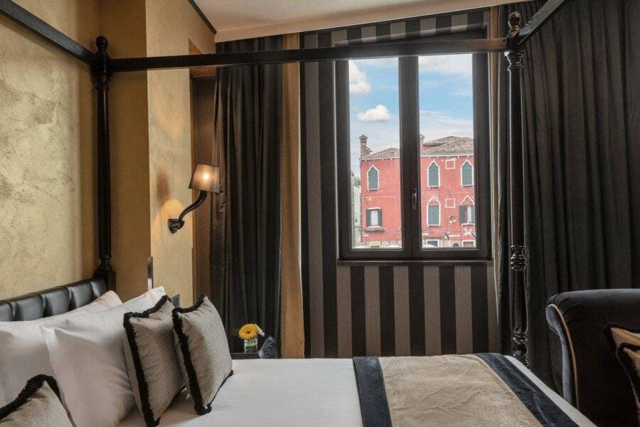 Carnival Palace - Venice Collection hotel bedroom