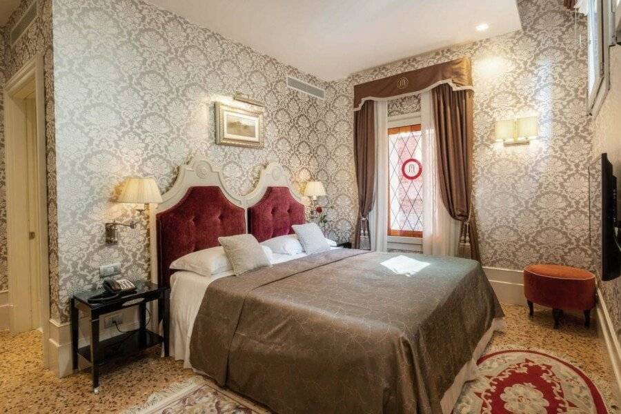 Hotel Moresco, Venice hotel bedroom