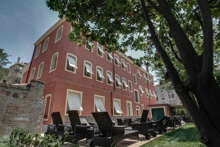 Hotel Moresco, Venice facade,garden