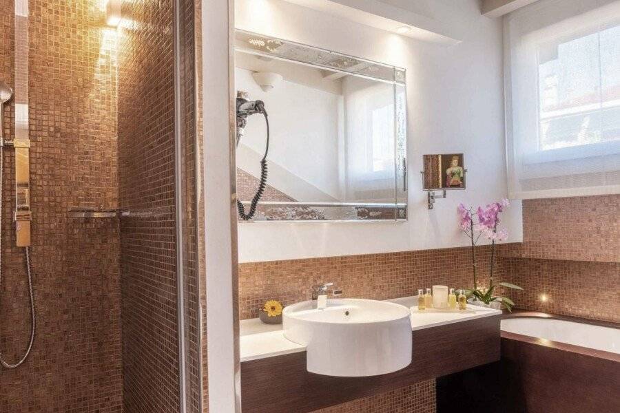 Hotel Moresco, Venice bathtub