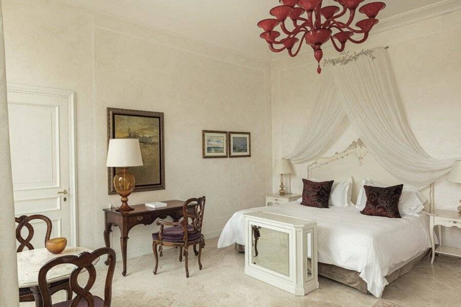 Hotel Cipriani, A Belmond Hotel hotel bedroom