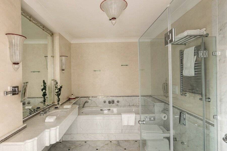 Hotel Cipriani, A Belmond Hotel bathtub,jacuzzi