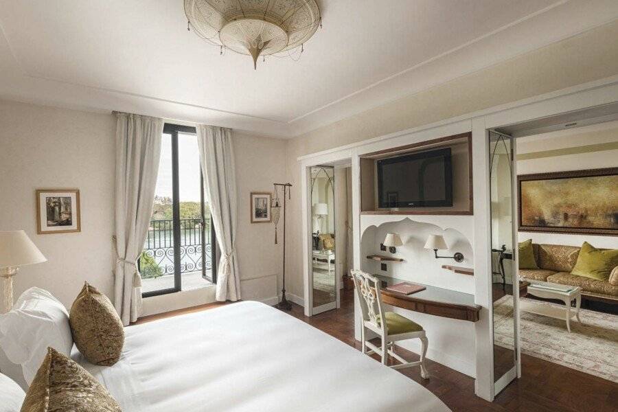 Hotel Cipriani, A Belmond Hotel hotel bedroom