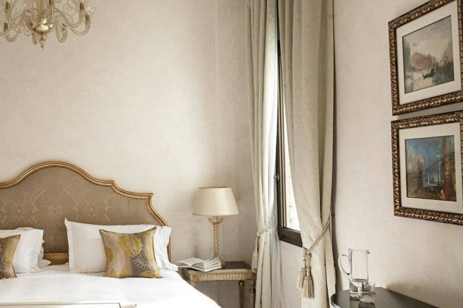 Hotel Cipriani, A Belmond Hotel hotel bedroom