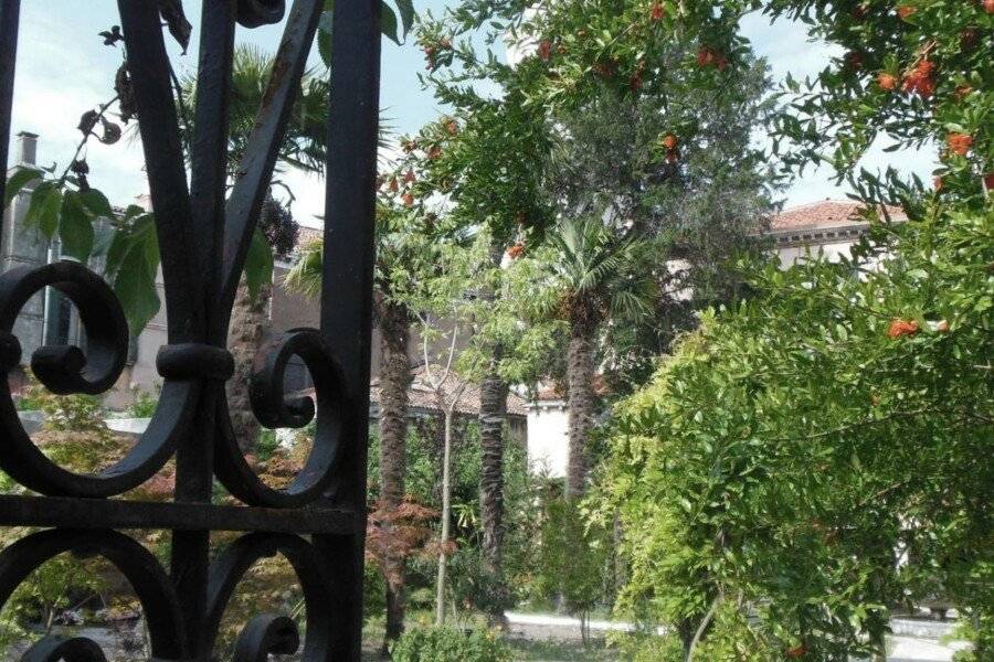 Hotel Sant'Antonin garden,