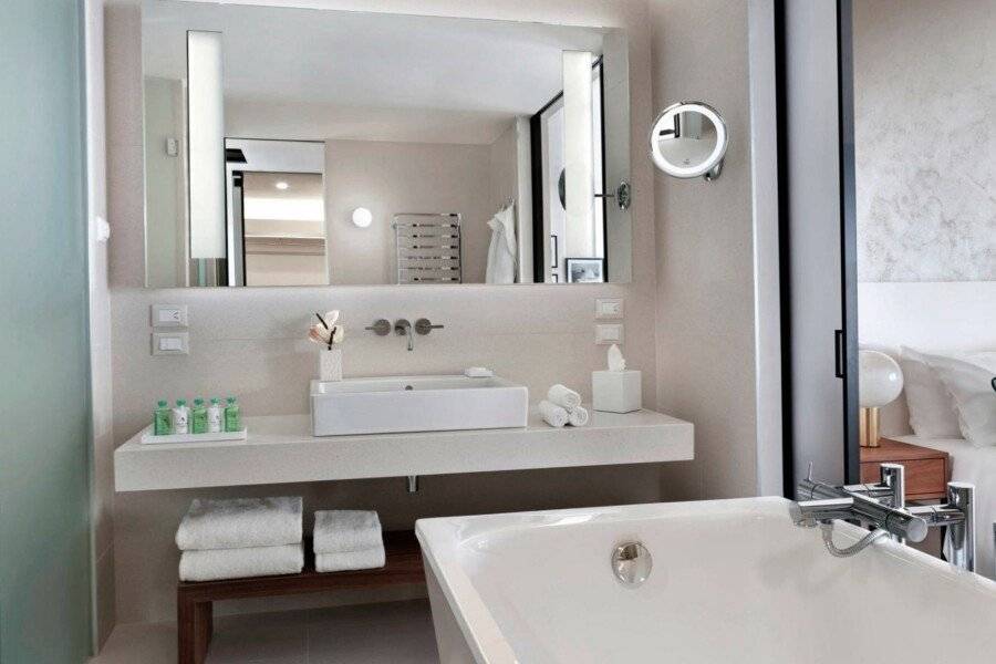 JW Marriott Venice Resort & Spa bathtub