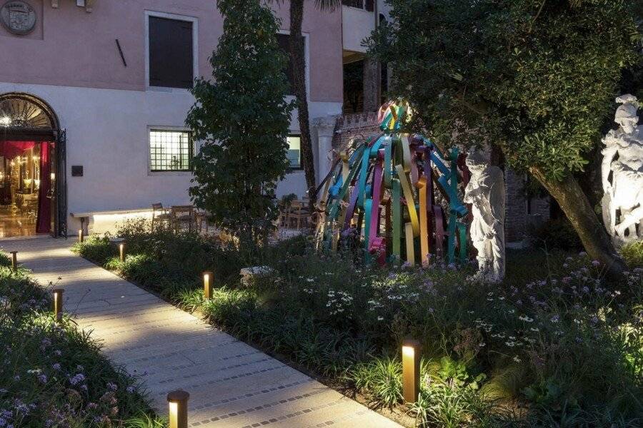 Palazzo Venart Luxury Hotel garden,