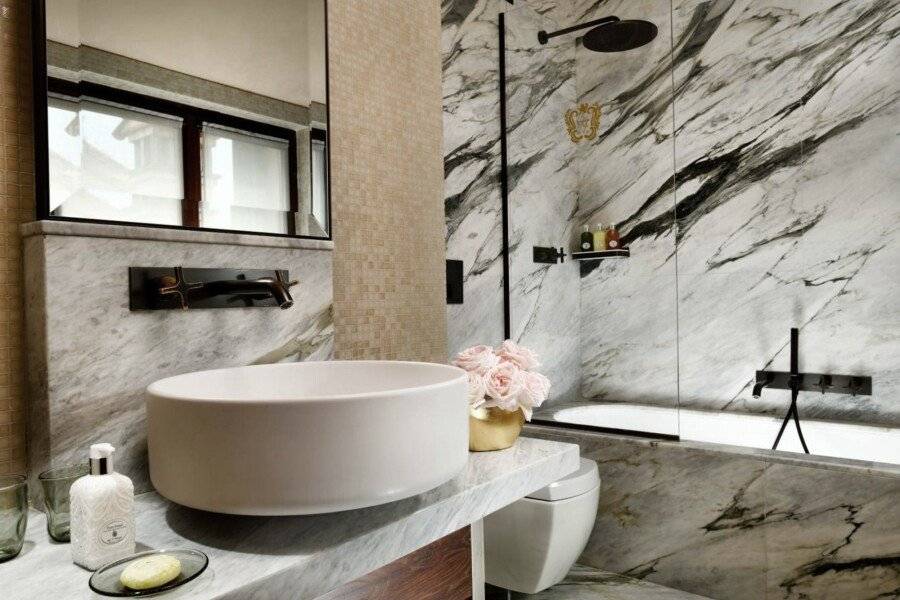 Palazzo Venart Luxury Hotel bathtub