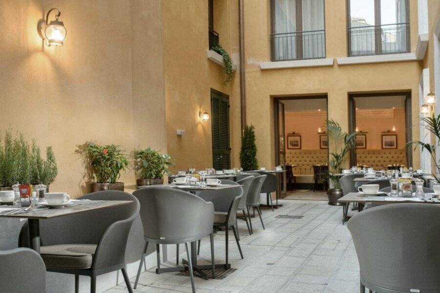 Palazzo Veneziano - Venice Collection restaurant,garden