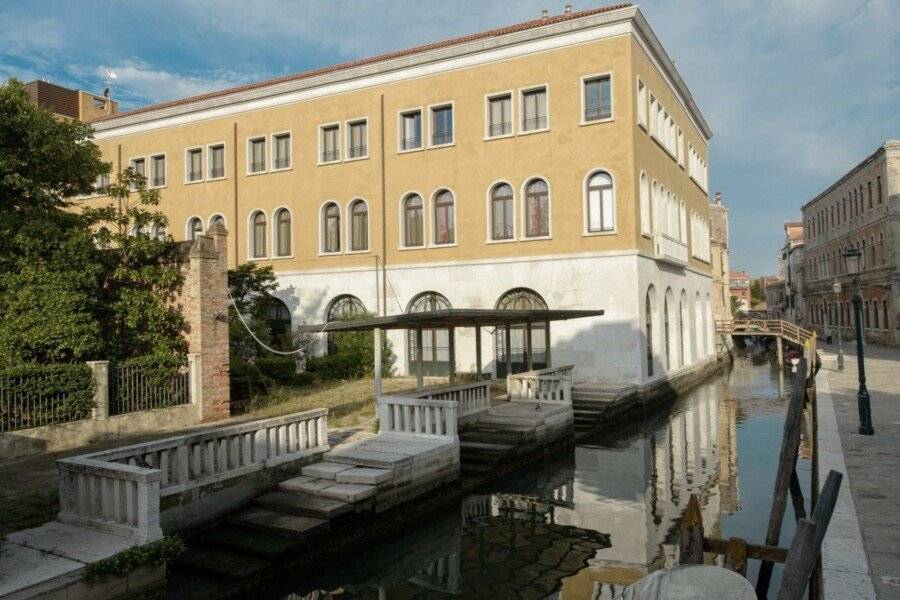 Palazzo Veneziano - Venice Collection facade