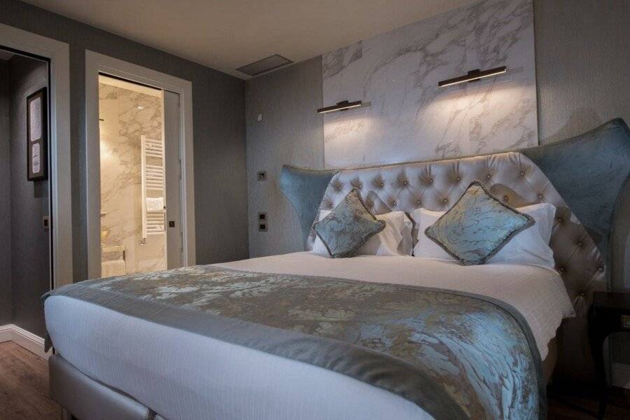 Palazzo Veneziano - Venice Collection hotel bedroom