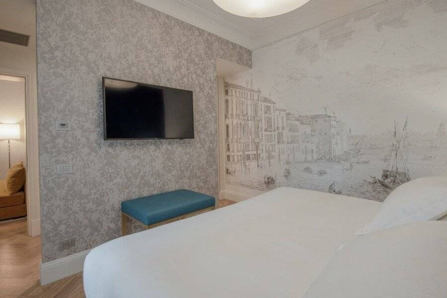 H10 Palazzo Canova hotel bedroom