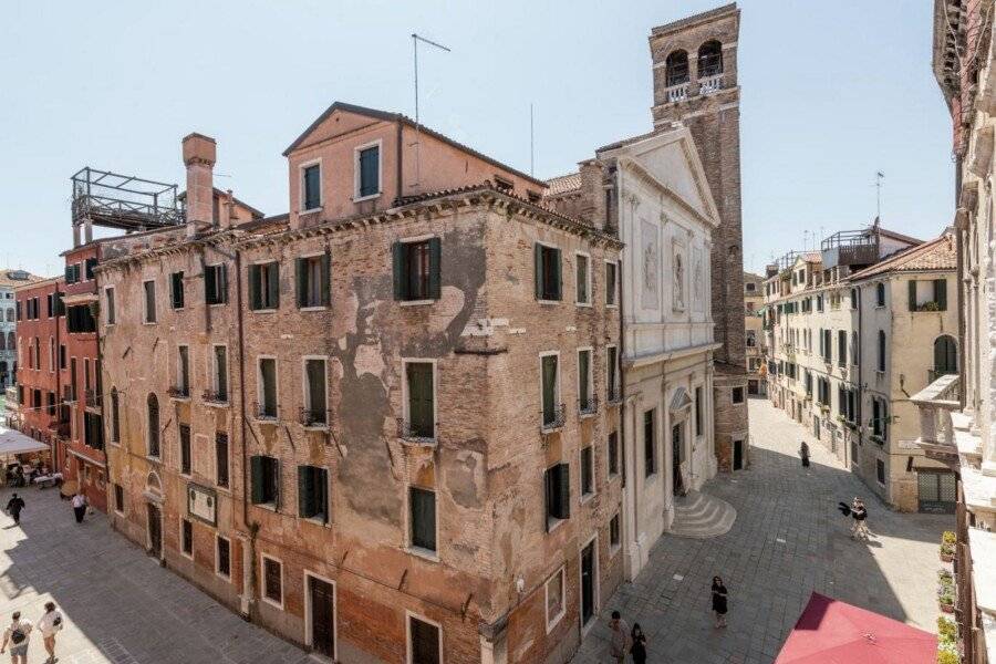 H10 Palazzo Canova , facade