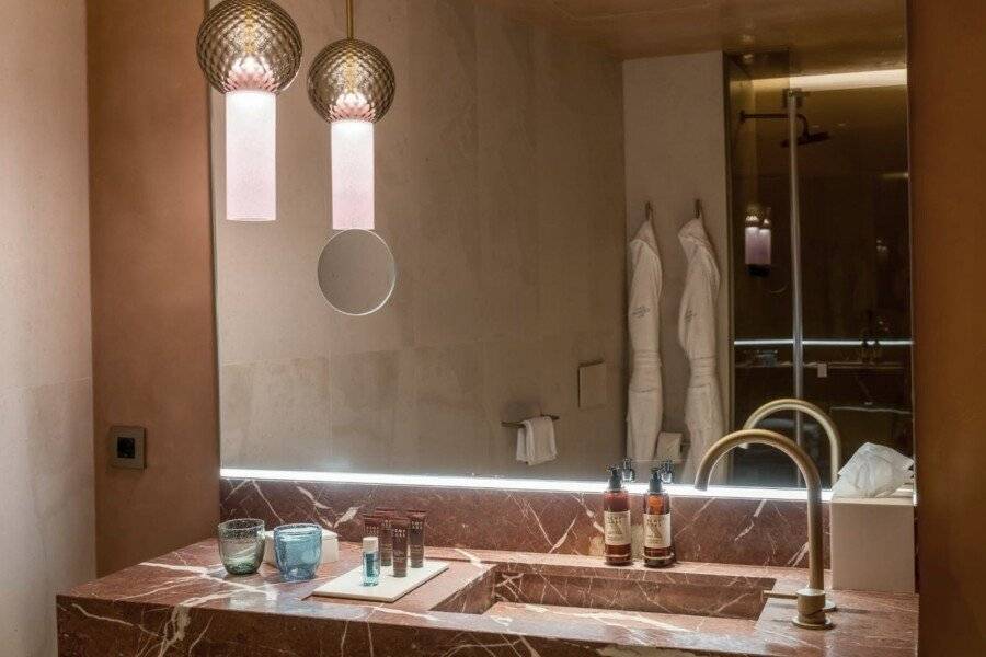 Ca'di Dio-Small Luxury Hotel bathtub