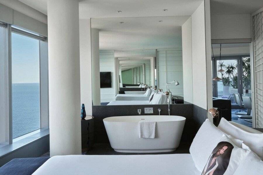 W Barcelona hotel bedroom,bathtub,ocean view