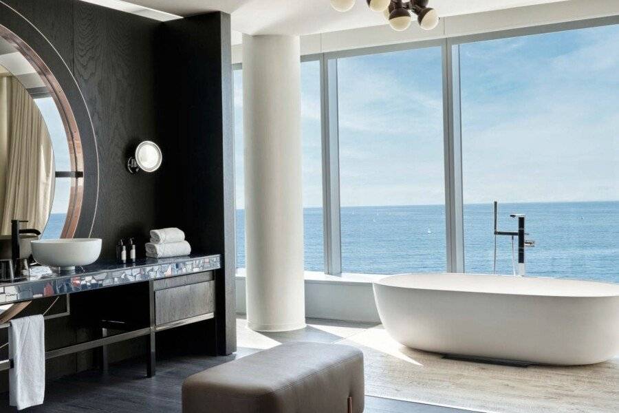 W Barcelona bathtub,ocean view