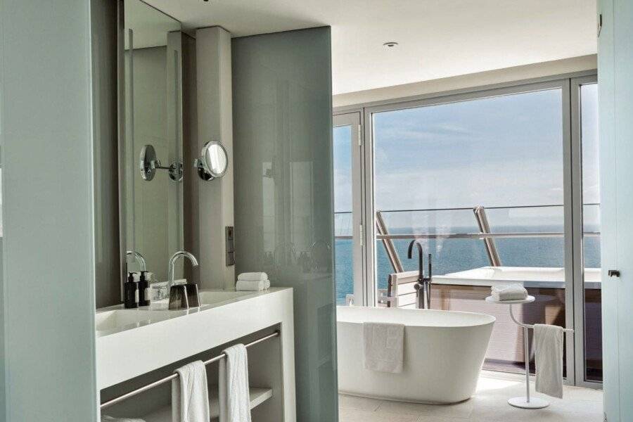 W Barcelona bathtub,ocean view