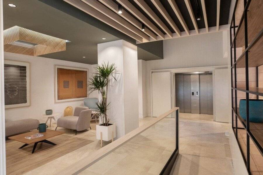 Grupotel Gravina lobby