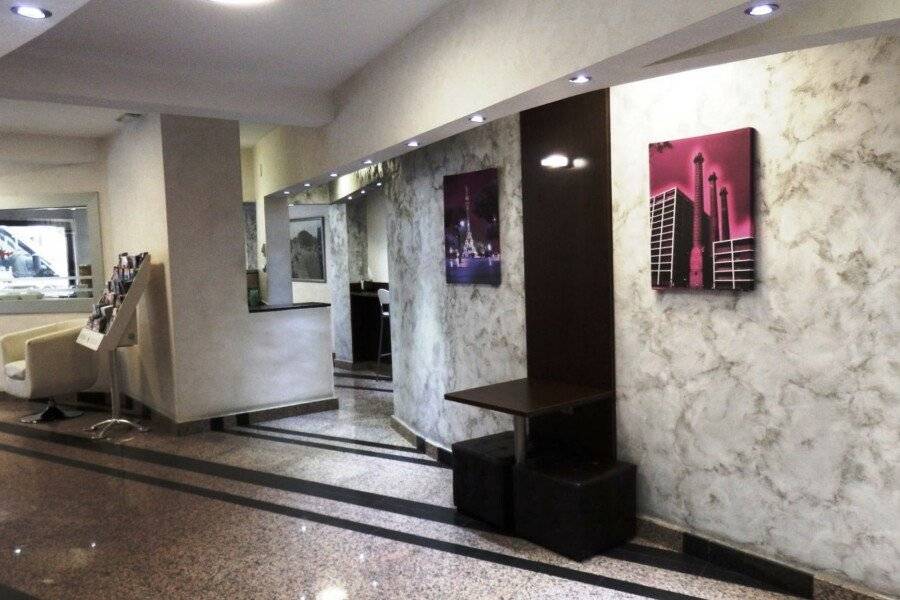 Hotel Nuevo Triunfo lobby