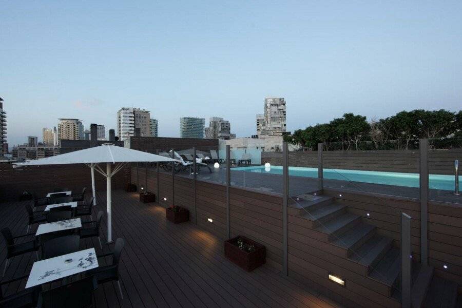 Attica 21 Barcelona Mar rooftop pool