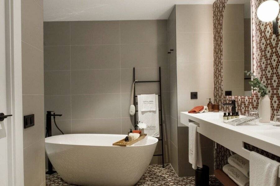 Catalonia Barcelona 505 bathtub