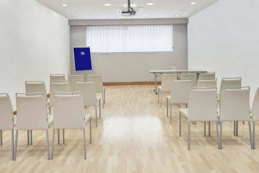 NH Stadium meeting room