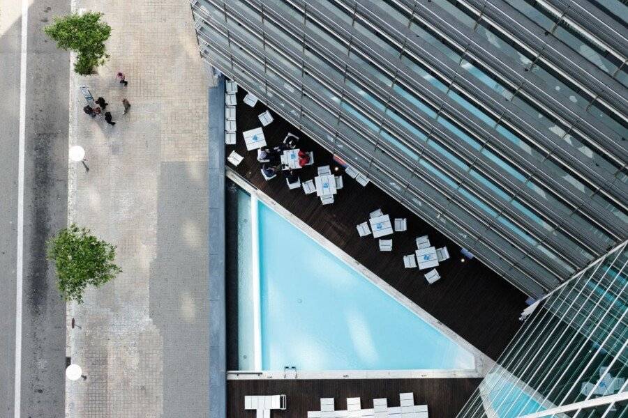 Barcelona Princess outdoor pool,hotel facade