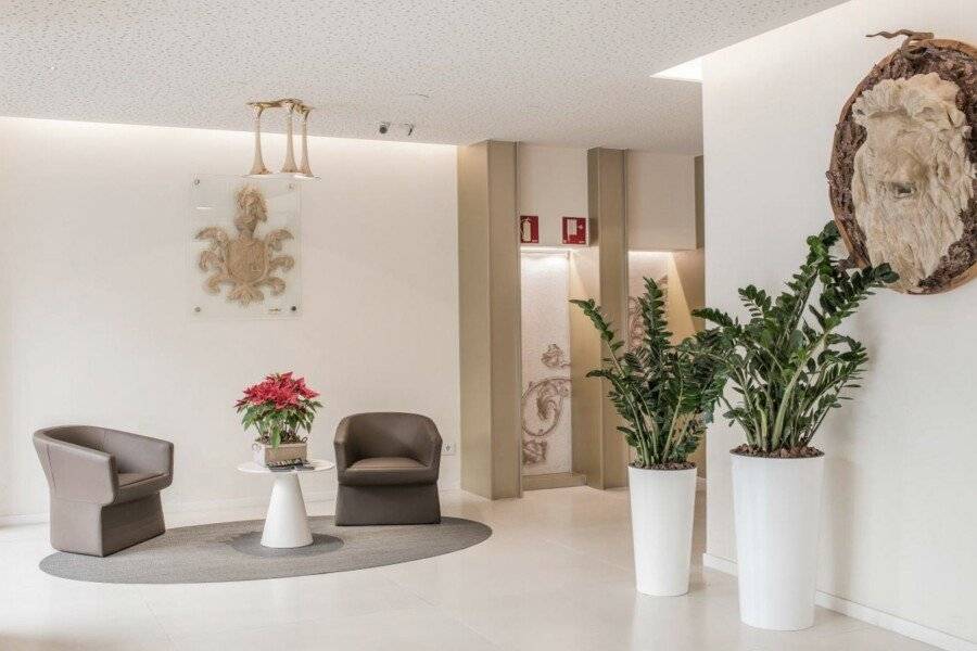 Hotel Lleó lobby,