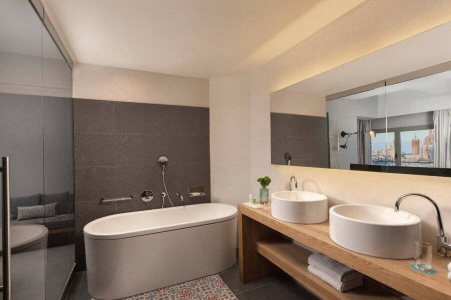 Le Meridien Barcelona bathtub