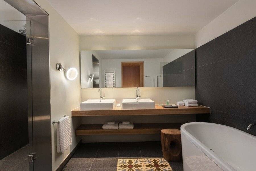 Le Meridien Barcelona bathtub