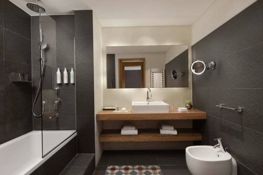 Le Meridien Barcelona bathtub