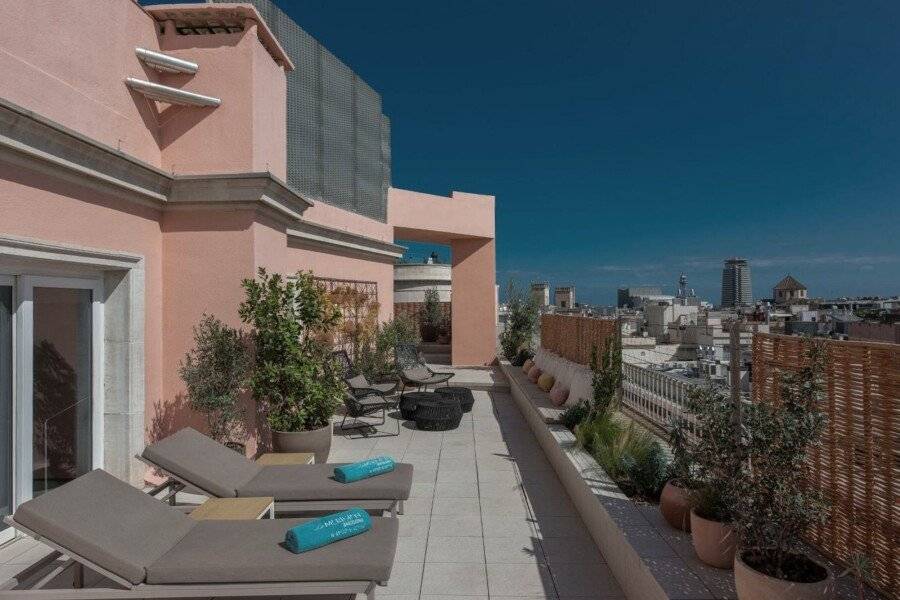 Le Meridien Barcelona facade, balcony, outdoor pool