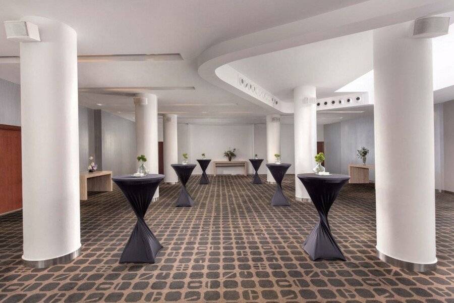 Le Meridien Barcelona conference room