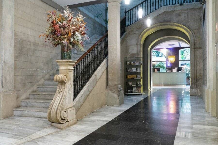 Petit Palace Boqueria Garden lobby,front desk,