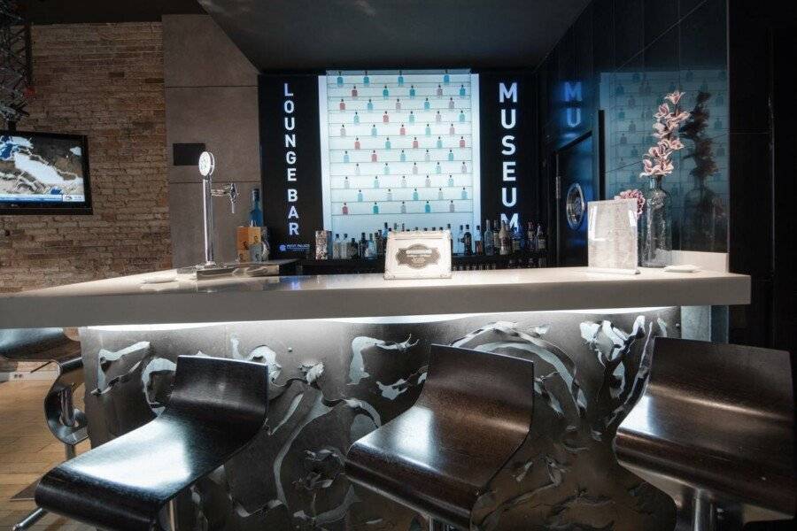 Petit Palace Museum bar,lounge