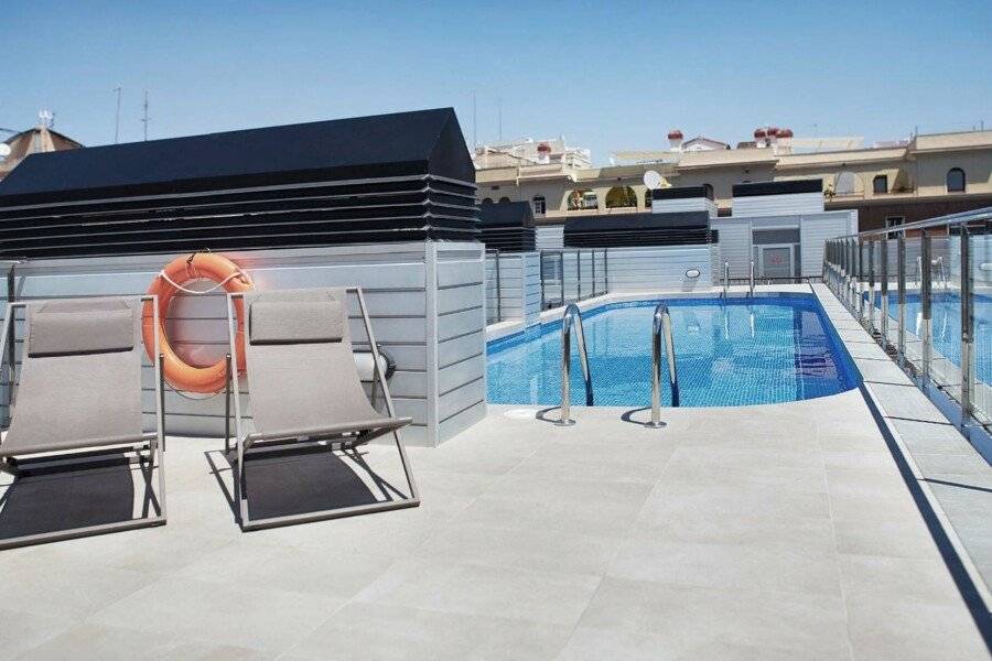 Aparthotel Bcn Montjuic rooftop pool