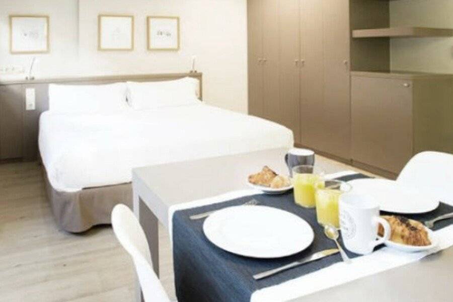 Aparthotel Bcn Montjuic hotel bedroom,breakfast