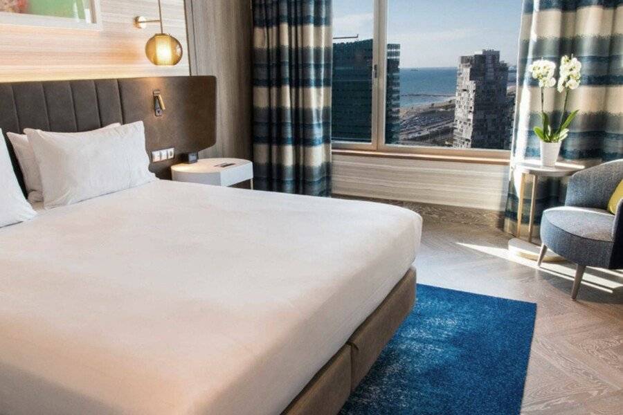 Hilton Diagonal Mar Barcelona hotel bedroom,ocean view