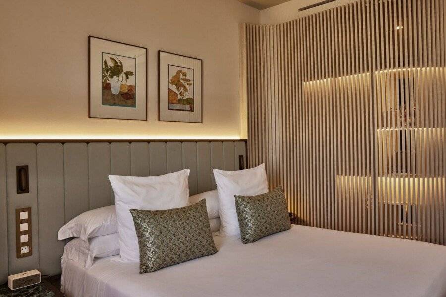 Grand Hotel Central, Small Luxury Hotels hotel bedroom