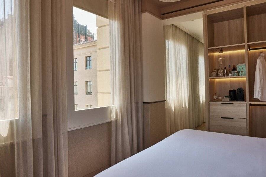 Grand Hotel Central, Small Luxury Hotels hotel bedroom