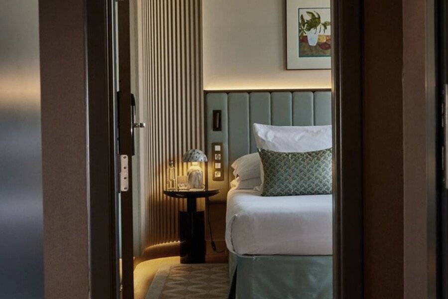 Grand Hotel Central, Small Luxury Hotels hotel bedroom