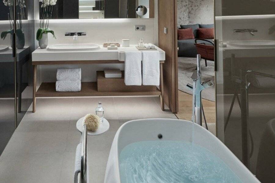 Mandarin Oriental, Barcelona bathtub,spa