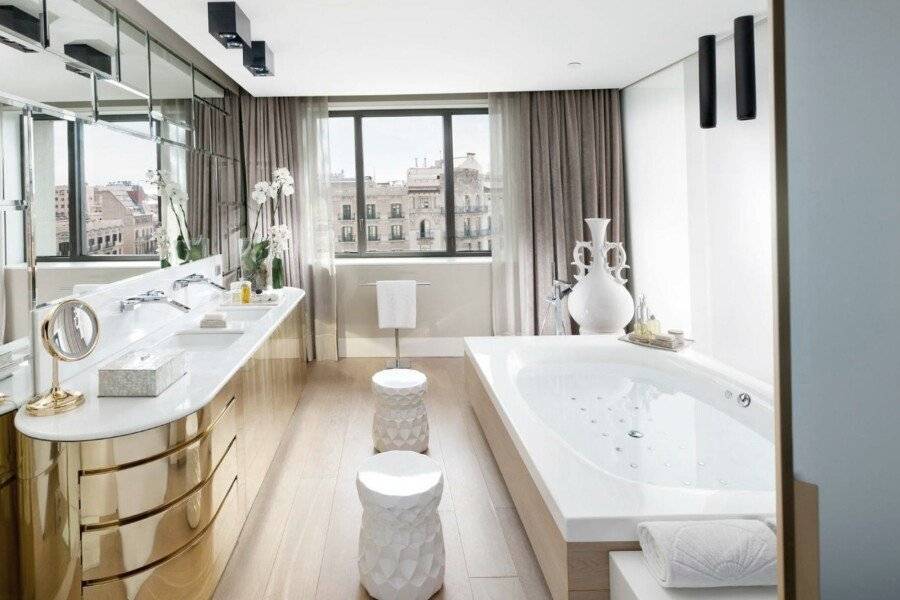 Mandarin Oriental, Barcelona bathtub