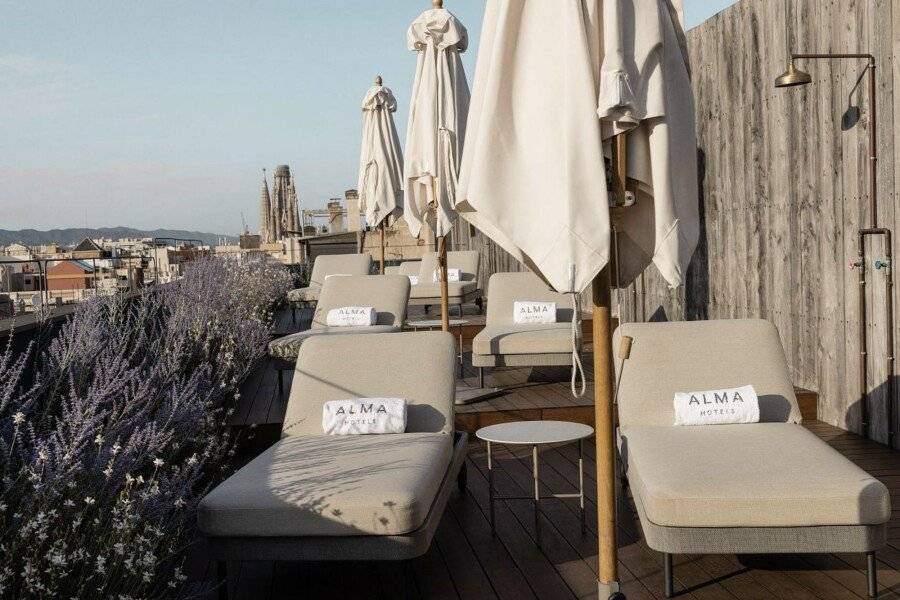 Alma Barcelona GL rooftop pool