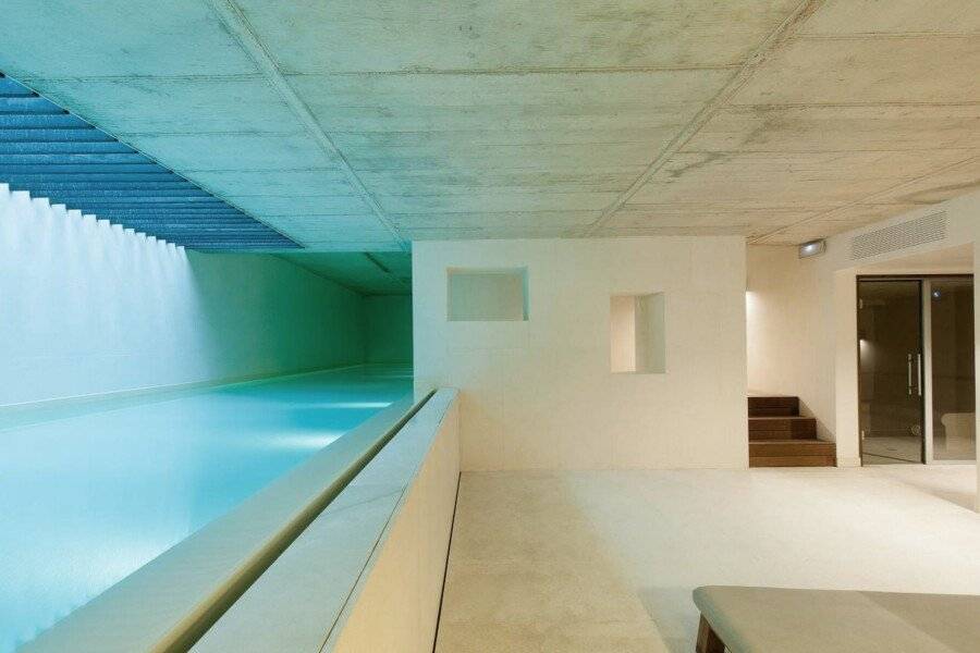 Alma Barcelona GL indoor pool,spa