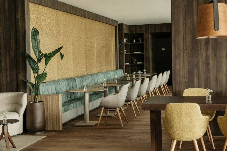 Torre Melina, a Gran Meliá Hotel restaurant,lounge