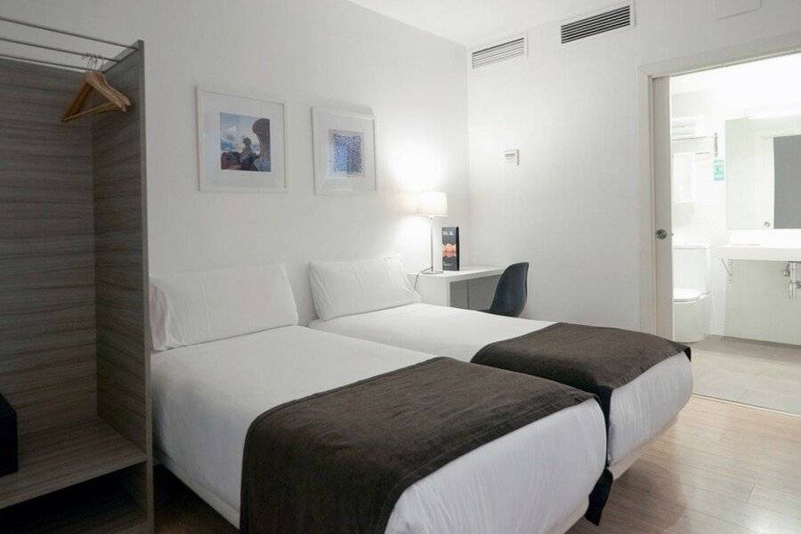 Hotel BESTPRICE Diagonal hotel bedroom