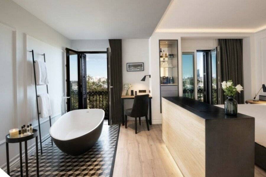 Serras Barcelona hotel bedroom,bathtub,balcony,ocean view