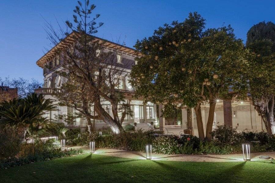 Hotel Boutique Mirlo facade,garden