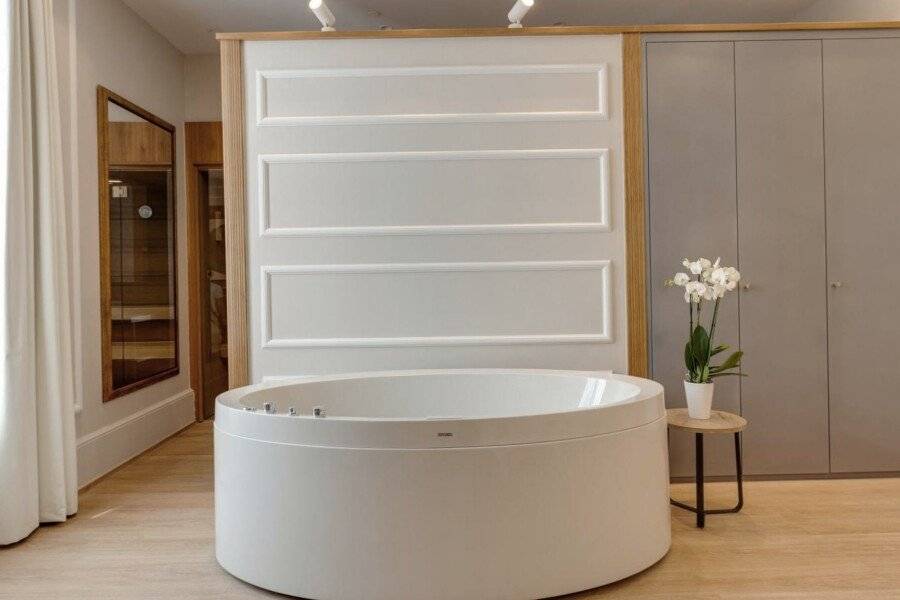 Hotel Boutique Mirlo bathtub